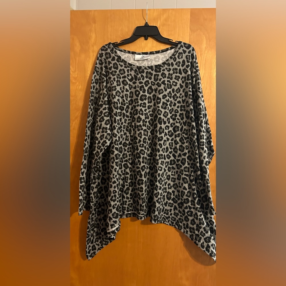 NWOT 3X animal print asymmetrical oversized tunic. 30p2p 30-38 top to hem.
